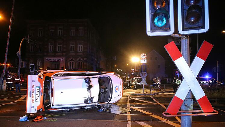 Während Arbeit beim Verkehrsunfall: Fahrzeug von Feuerwehrkommandanten wird entwendet