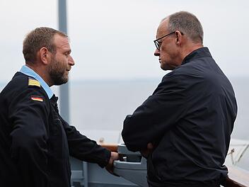 Bundeskanzler Merz besucht Marine
