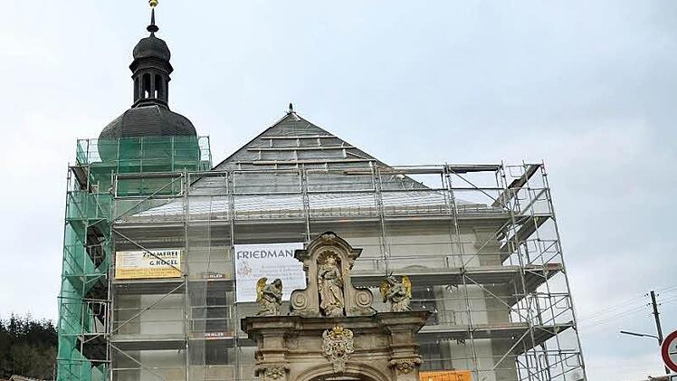 Die Bauarbeiten an der Wallfahrtskirche in Glosberg wurden wieder aufgenommen. Foto: K.-H. Hofmann