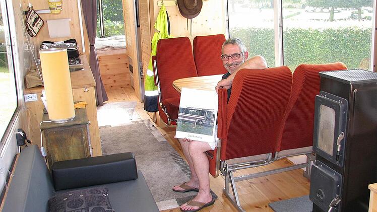 Kaum zu glauben, aber Stephan Schnaus sitzt nicht in seinem Wohnzimmer, sondern in seinem MAN 535 HO.  Fotos: Ralf Naumann