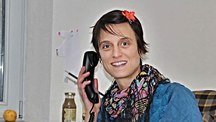 Seit August dieses Jahres ist Kerstin Brückner, hier an ihrem Arbeitsplatz in der VG Hofheim, als Asylkoordinatorin für das Hofheimer Land tätig.  Foto: Helmut Will
