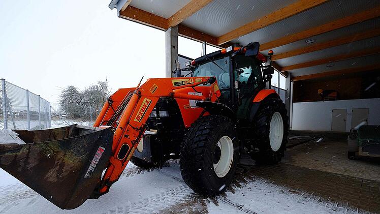 Der alte Zweittraktor der Gemeinde Wartmannsroth soll im kommenden Jahr durch einen neuen ersetzt werden. Foto: Gerd Schaar