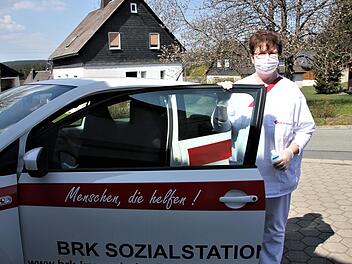 Seit einiger Zeit sehen die Patienten Dagmar Heinlein nur noch mit Mundschutz. Das macht die Verständigung schwieriger, für Demenzkranke ist die Maske mitunter sogar beängstigend.Veronika Schadeck