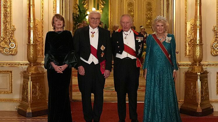 Der erste Staatbesuch eines deutschen Bundespräsidenten in Großbritannien seit 27 Jahren: Frank-Walter Steinmeier (zweiter von links) und seine Ehefrau Elke Büdenbender (links) waren am Mittwoch bei König Charles und Königin Camilla zu Gast auf Schloss Windsor.