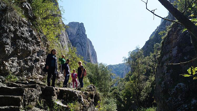 Wundersch&ouml;ne Landschaften: Auf beiden Seiten der Cheile Turzii t&uuml;rmen sich bis zu 300 Meter hohe Felsen auf.