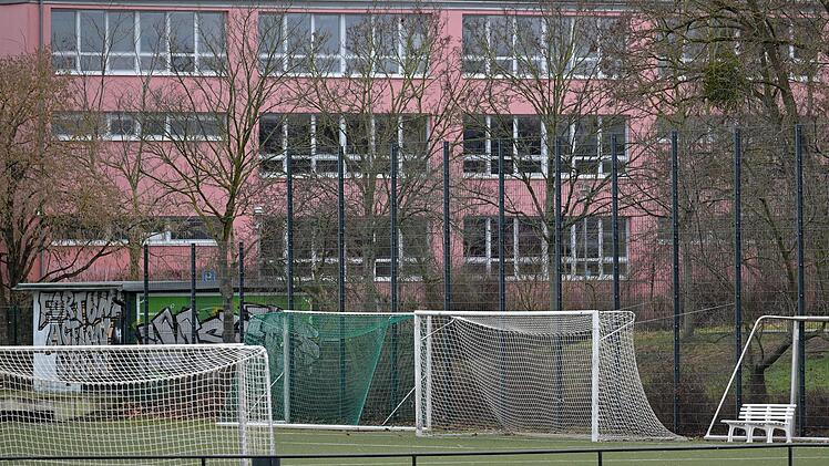 Schwerverletzter Junge: Kugelbomben-Verdacht in Potsdam