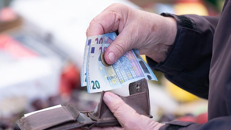 Die L&ouml;hne steigen: Besch&auml;ftigte haben mehr Geld zum Ausgeben