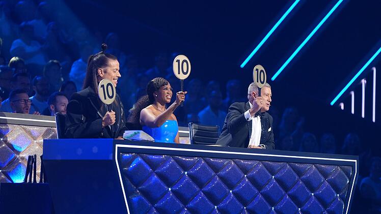 Die volle Punktzahl vergeben Jurymitglied Jorge Gonz&aacute;lez, Motsi Mabuse und selbst der sonst so strenge Joachim Llambi bei diesem "Let's Dance"-Finale gerne.