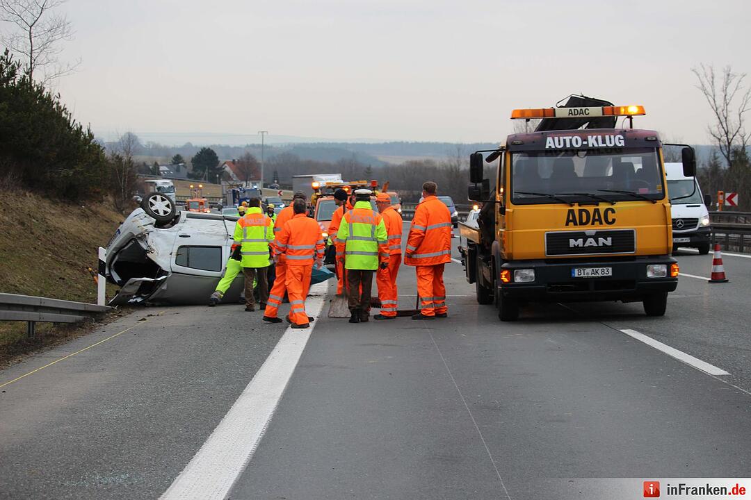 Autos überschlagen sich auf A9 bei Trockau - Ein Schwerverletzter