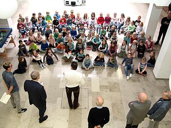 Bei der Übergabe des Sportabzeichens an der Herzogenauracher Carl-Platz-Schule Foto: Richard Sänger