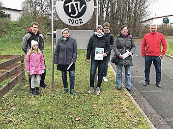 Die Gewinner der Lauf-Challenge des TSV Thurnau (von links): Florian und Lena Brand, Andrea Hofmann, Karin Weggel, Lasse Benker, Stefanie Keller und Vorsitzender Roland Härtel