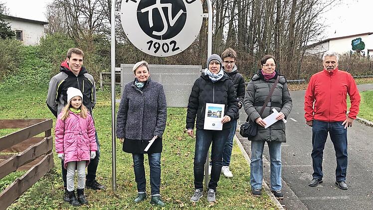 Die Gewinner der Lauf-Challenge des TSV Thurnau (von links): Florian und Lena Brand, Andrea Hofmann, Karin Weggel, Lasse Benker, Stefanie Keller und Vorsitzender Roland Härtel