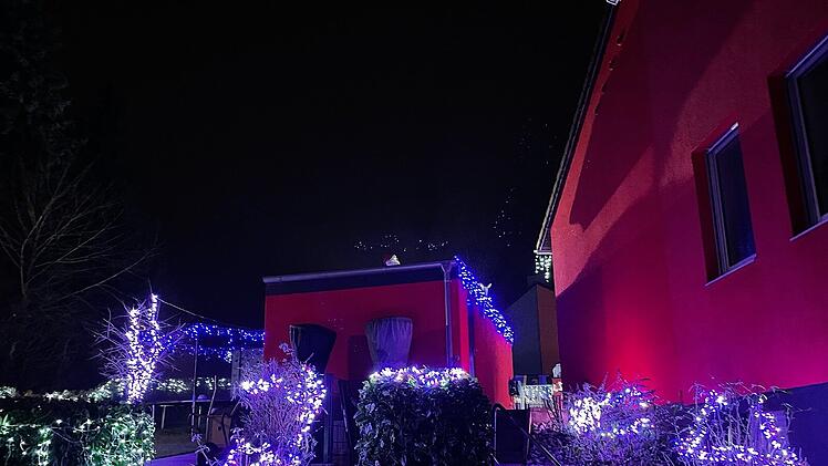 Schwaig: Trotz Energiekrise - Familie Schott hält an ihrem Weihnachtshaus fest