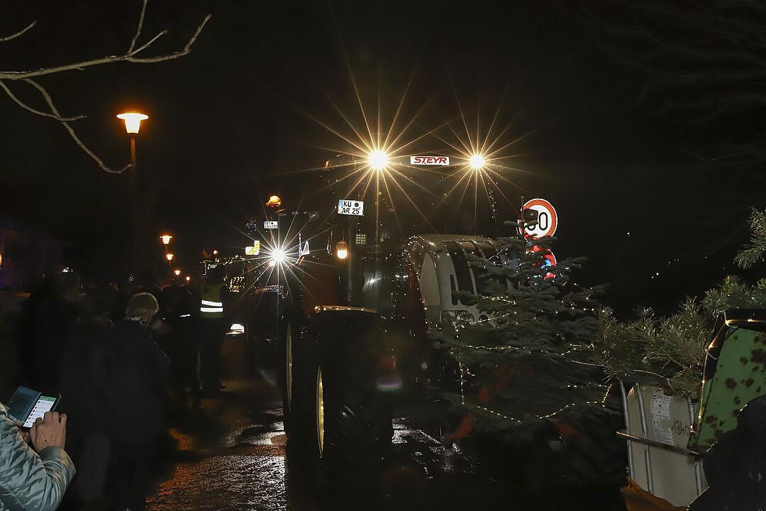 In Kulmbach durfte die beliebte Lichterfahrt der Traktoren stattfinden.