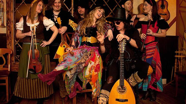 Ritchie Blackmore, Ex-Gitarrist von Deep Purple, liebt romantischen Ambiente und hat sich Schloss Eyrichshof für eines seiner wenigen Konzerte ausgewählt.