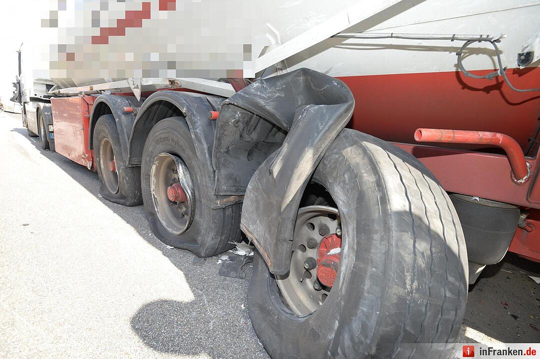 Unfall auf A73 bei Buttenheim: Lkw umgekippt