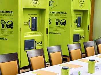 An dem Projekt sind zahlreiche St&auml;dte beteiligt. Die vollen Sammelgef&auml;&szlig;e k&ouml;nnen einfach in gro&szlig;en Automaten abgegeben und gegen neue getauscht werden.   Foto: privat