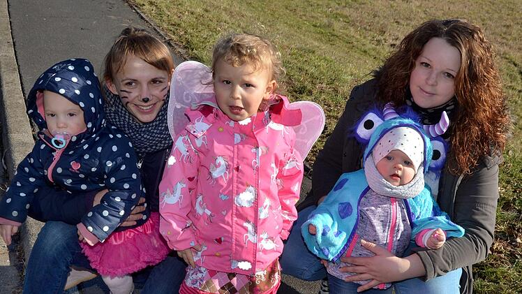 Ein Kinderfaschingsumzug schlängelte sich auch in diesem Jahr durch Poppenroth. Foto: Peter Rauch