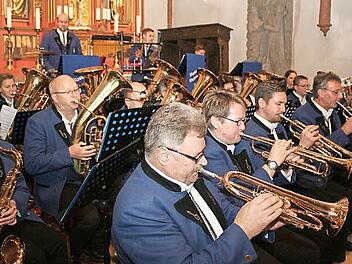 Die Blaskapelle Wachenroth versetzte die Zuhörer in weihnachtliche Stimmung. Foto: Evi Seeger