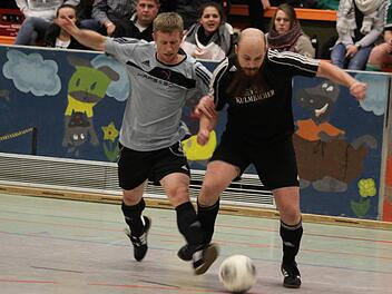 Die Kersbacher um Philipp Fischer (rechts) wehrten sich im Halbfinale tapfer, mussten Jonas Rossmeier und dem TSV Brand aber den Vortritt lassen. Fotos: Uwe Kellner