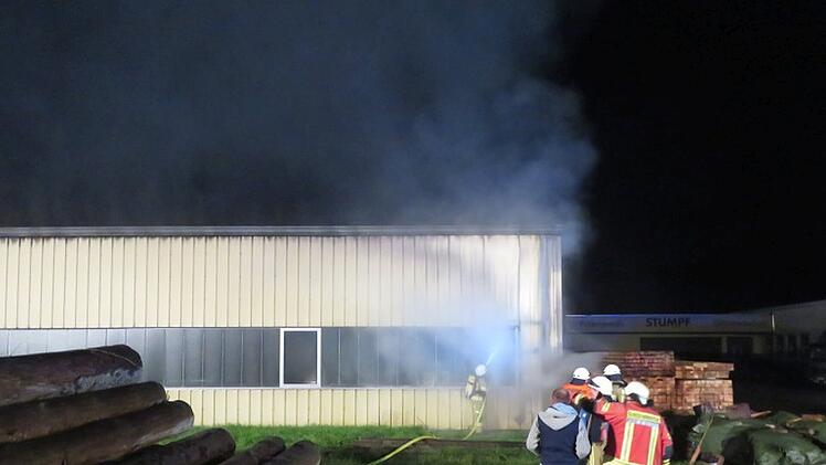 Brand auf Firmengelände in Wallenfels