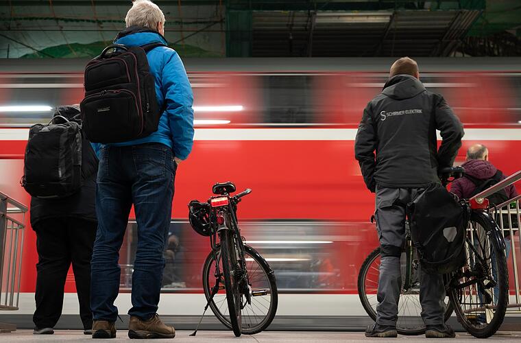 Geteilte Meinung zum Preis 49 Euro für Nahverkehrsticket