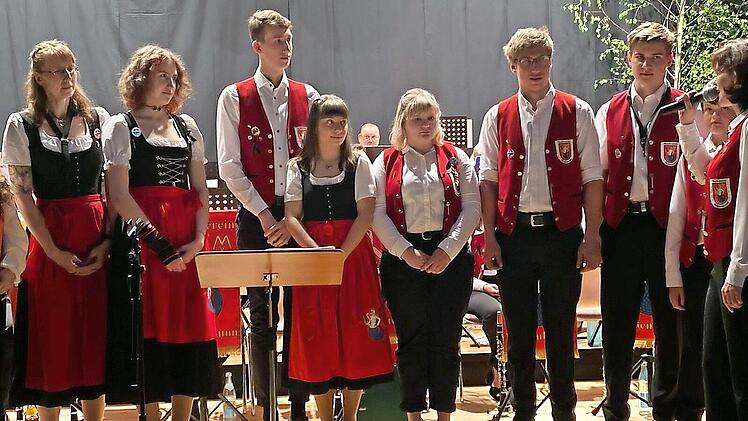 Zahlreiche Musiker wurden beim Konzert des Musikvereins Wei&szlig;enbrunn ausgezeichnet.