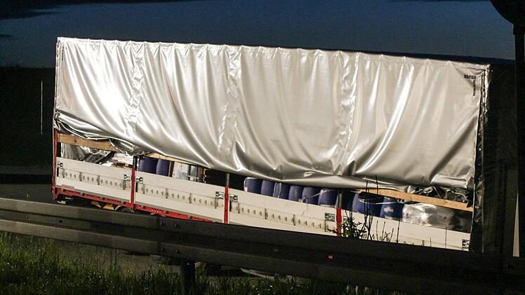 LKW Unfall mit Gefahrgutaustritt auf der A9 bei Hof-West