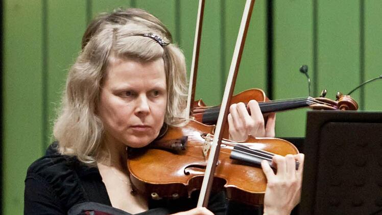 Konzertmeisterin Beatrix Seidlitz steuerte klangvolle Soli bei.