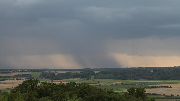 Gewitter ziehen über Franken hinweg