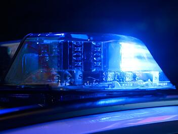 Kreis Roth: Alkoholisierte Frau verursacht Unfall - droht Balkon-Einsturz?