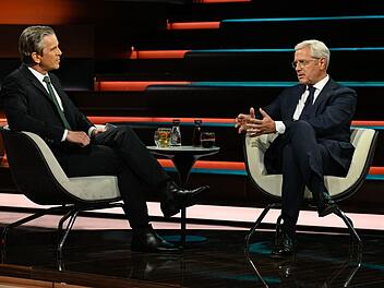 W&auml;hrend von massiven Spannungen innerhalb der schwarz-roten Koalition berichtet wird, wollte CDU-Politiker Norbert R&ouml;ttgen (rechts) bei "Markus Lanz" davon nichts wissen.