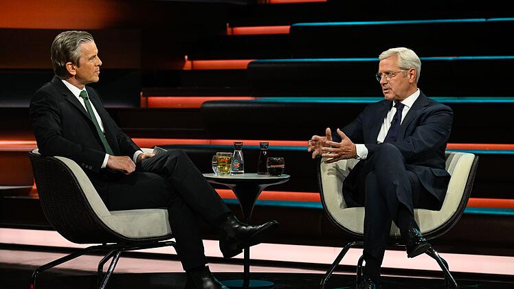 W&auml;hrend von massiven Spannungen innerhalb der schwarz-roten Koalition berichtet wird, wollte CDU-Politiker Norbert R&ouml;ttgen (rechts) bei "Markus Lanz" davon nichts wissen.