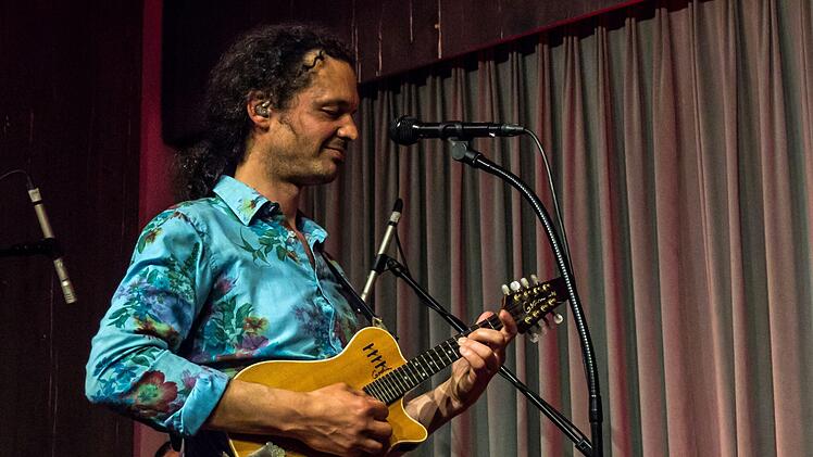 Coburg-Debüt: Das Ensemble "Trams des Balkans" beeindruckte die Zuhörer bei "Leise am Markt".Foto: Jochen Berger