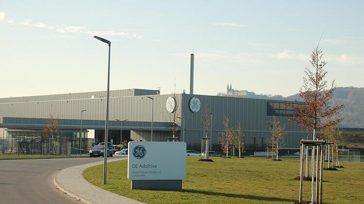 An der neuen Firmenzentrale steht der Name der neuen Eigentümer. GE hält 75 Prozent an dem Unternehmen.