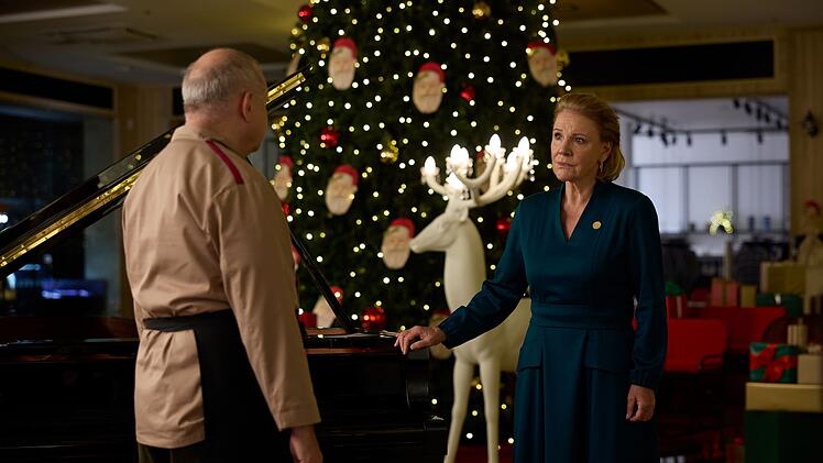 Lale (Mariele Millowitsch) erkl&auml;rt ihrer alten Liebe Hans (Joachim Kr&oacute;l), dass sie nach 40 Jahren nicht einfach von vorne anfangen kann.