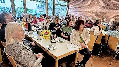 Die Aula der Katzogelhalle war beim Frauentag der Pfarrei Mari&auml; Himmelfahrt voll besetzt.
