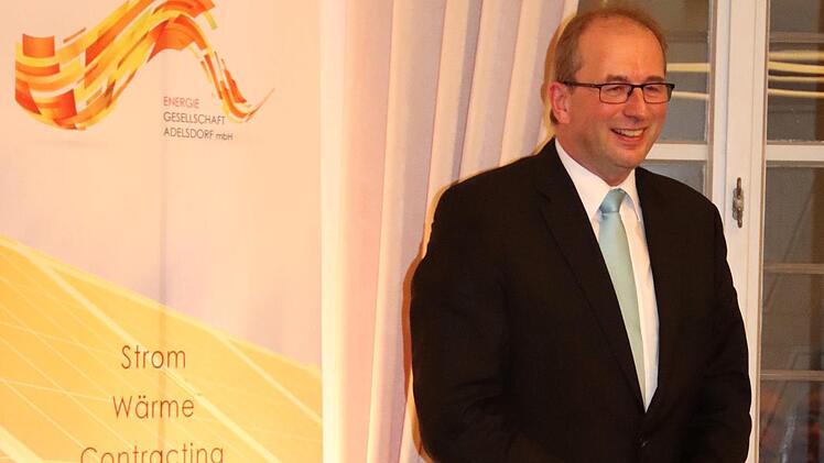 Für die VR- Bank gratulierte Vorstandsmitglied Hans-Peter Lechner.