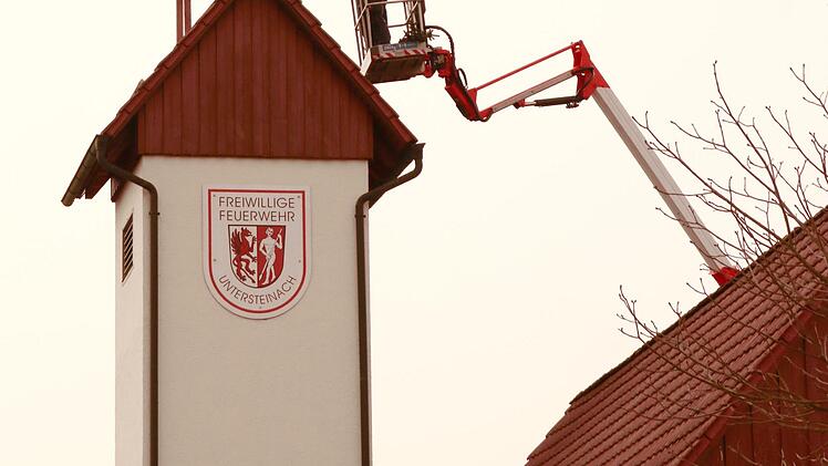Das Storchennest auf dem Untersteinacher Feuerwehrturm ist seit gestern bezugsbereit.