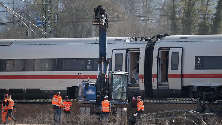 Baggerfahrer bei ICE-Unfall nahe Gelnhausen verletzt