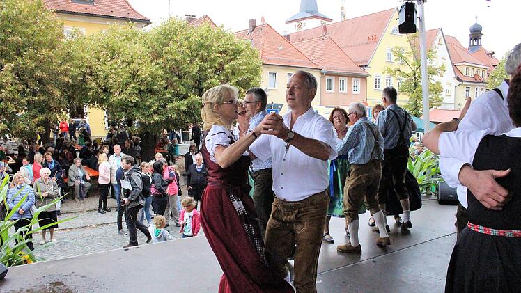 Die Volkstanzgruppe beim Kreiserntedankfest 2018 in Schlüsselfeld Evi Seeger
