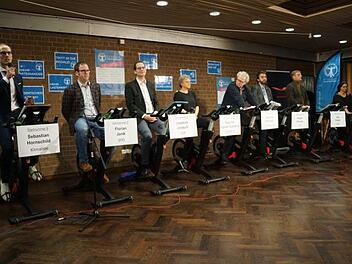 Die OB-Kandidaten gerieten bei der Podiumsdiskussion nicht nur wegen kritischer Fragen ins Schwitzen.     Foto: Pascale Ferry