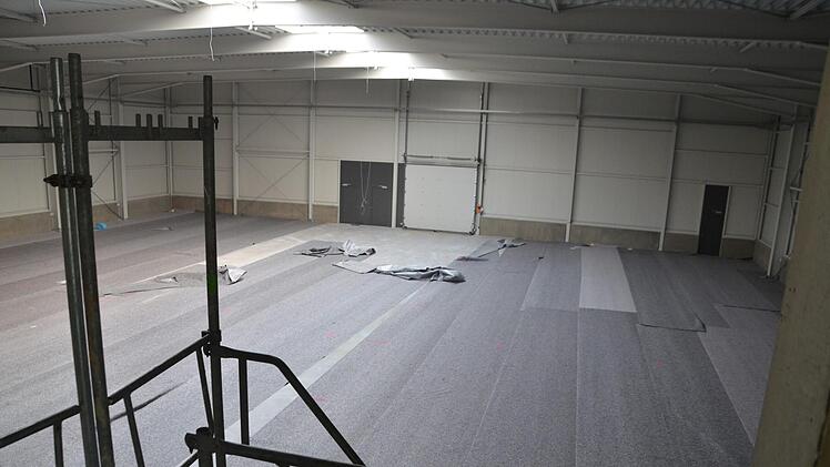 900 Quadratmeter groß ist die Lagerhalle. Auch hier ruhen die Arbeiten vorübergehend.