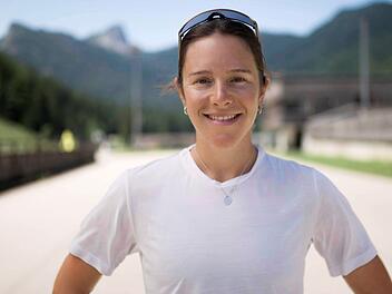 Biathletin Sophia Schneider weiß, wie wichtig gesunde Zähne für die Gesamtgesundheit des Körpers sind - und wie zunächst unerklärliche Verspannungen erklärt werden können.