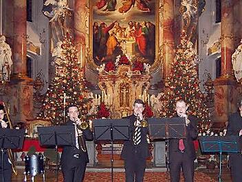 Die fünf Musiker vor dem Hauptaltar mit (von links): Bart Vroomen, Dominique Steins, Dion Kowalski, Luc Scholtes, Harry Ries. Foto: Andreas Welz