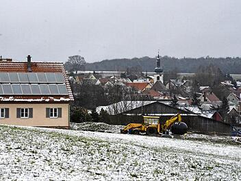 In der Siedlung "Belzig" an der Birkenfelder Straße sind noch Bauplätze, die an den Mann gebracht werden sollen. Eine Werbetafel soll künftig darauf hinweisen.  Foto: Schmidt