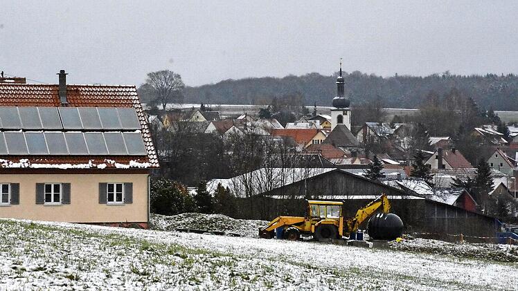 In der Siedlung "Belzig" an der Birkenfelder Straße sind noch Bauplätze, die an den Mann gebracht werden sollen. Eine Werbetafel soll künftig darauf hinweisen.  Foto: Schmidt