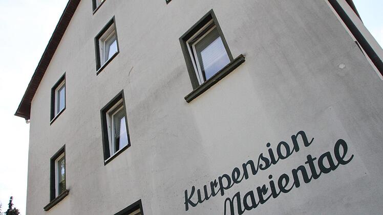 Noch prangt der Schriftzug "Kurpension Mariental" an der Außenseite des Gebäudes. Foto: Ulrike Müller