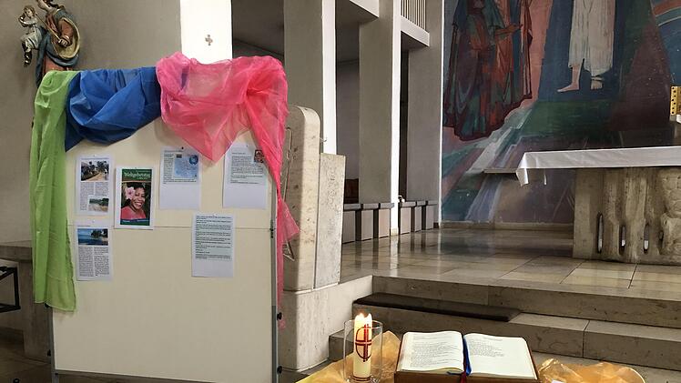 Die Infotafel und das Bibelwort.