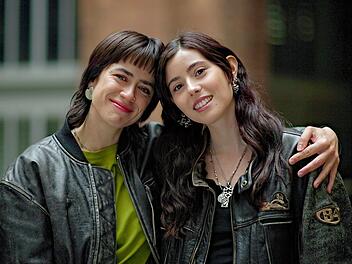 F&uuml;r die Animationsk&uuml;nstlerin &Eacute;milie Tronche (links), Erfinderein der "Samuel"-Freundschaftsserie bei ARTE, und ihre Freundin Oph&eacute;lie Lepert ist Freundschaft der Raum, der auf Vertrauen und Verst&auml;ndnis basiert.